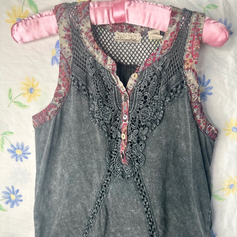 Gimmicks by BKE womens tank tribal crochet Small